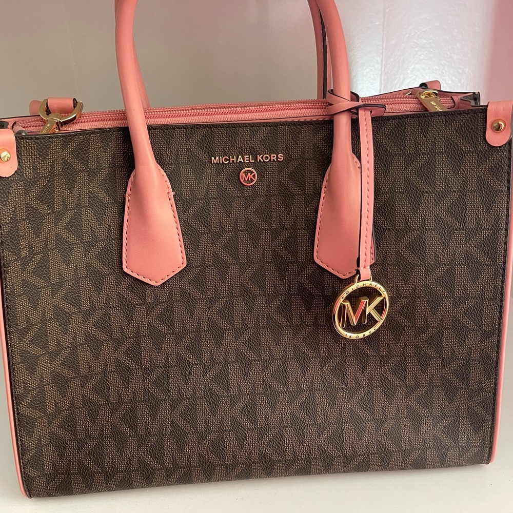michael kors purse. new without tag!